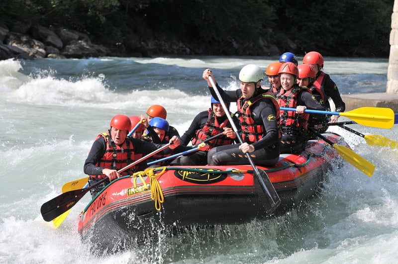 Team Building Rafting